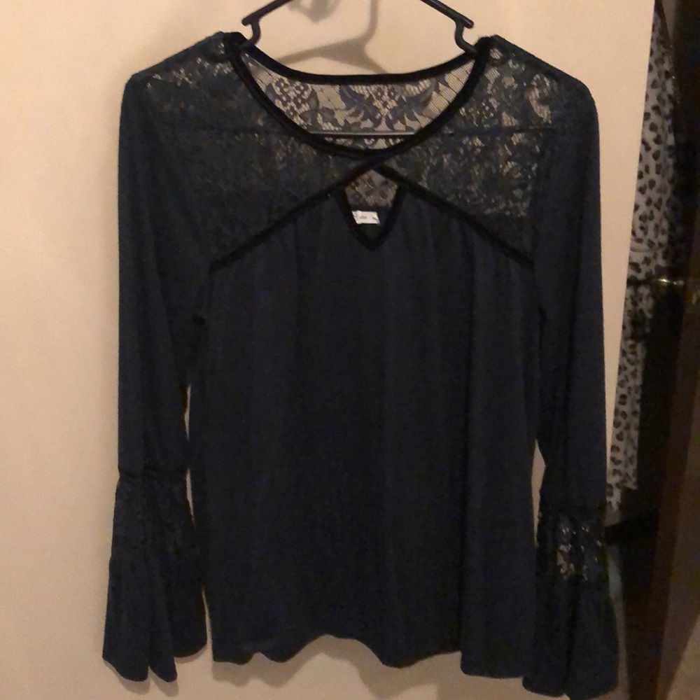 Maurice’s bell sleeve vintage top with lace, M